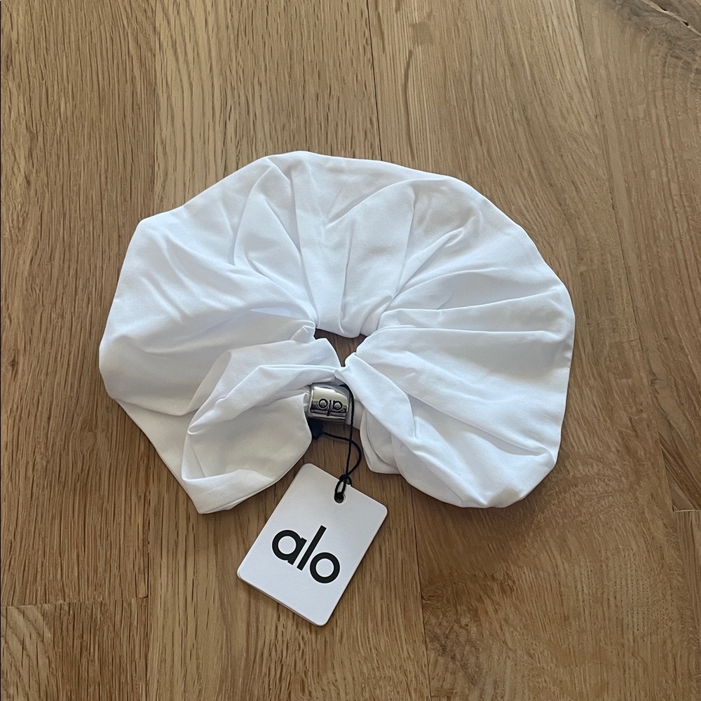 ALO Beat It Oversized Scrunchie - Picture 4 of 4